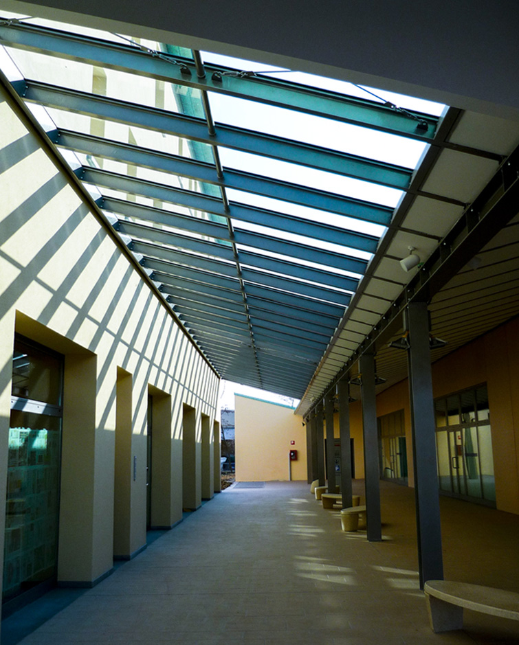 Edificio residenziale con attività commerciali a Pontenovo, Binini Partners, Società di architettura e ingegneria